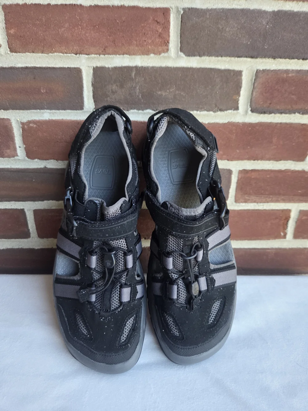 Teva men’s closed